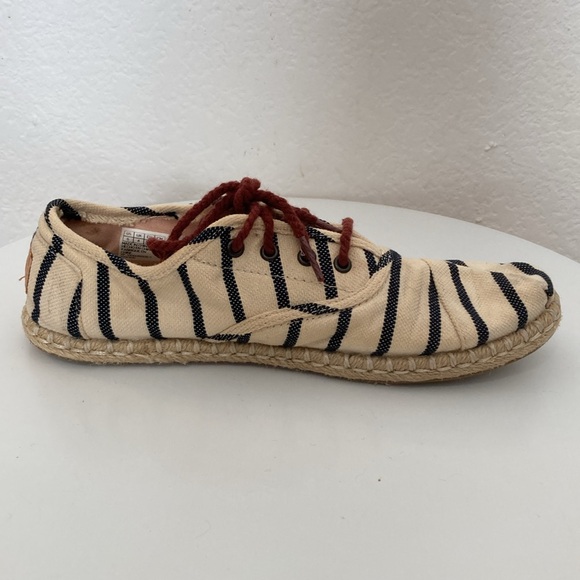 Toms size W6 khaki and blue stripes with brown laces - Picture 8 of 10
